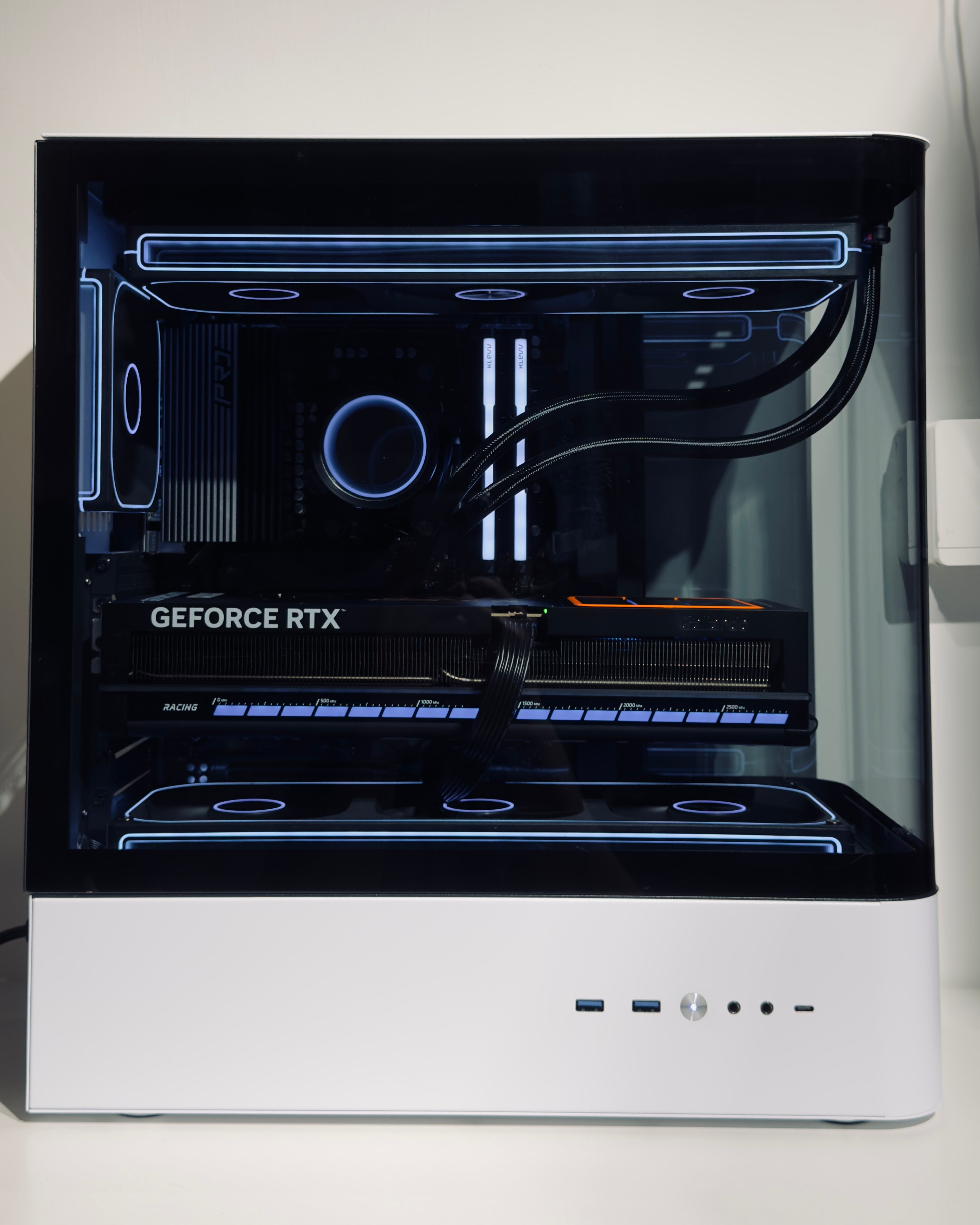 QCART HM1 MATX 海景組合 (機箱+風扇+水冷)