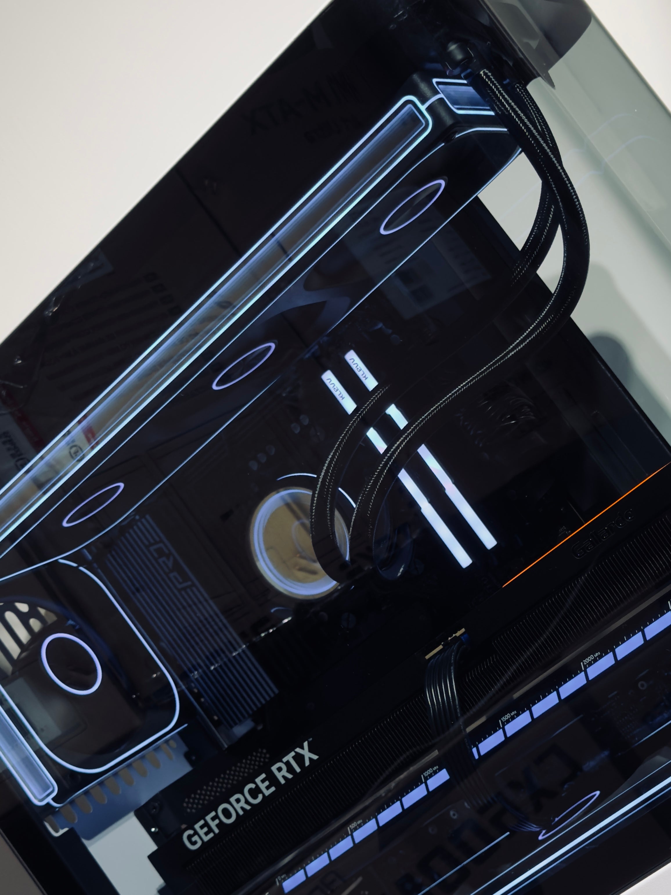 QCART HM1 MATX 海景組合 (機箱+風扇+水冷)